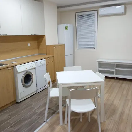 Seventy-One Apartment - Including Underground Parking In The Price *